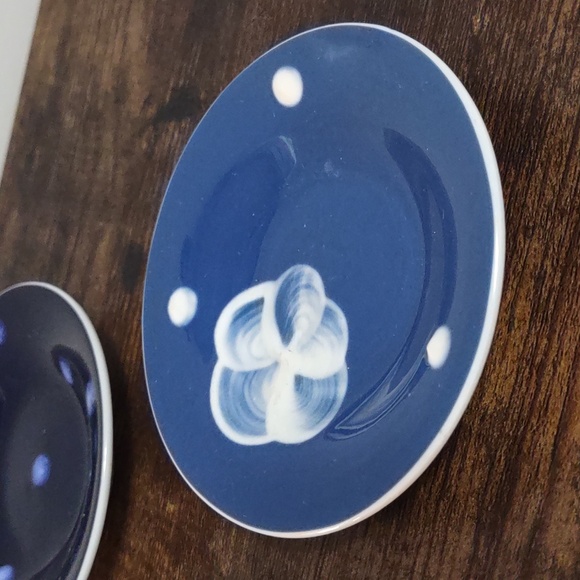Japanese Porcelain Small Plates Set Of 3 - Picture 2 of 6